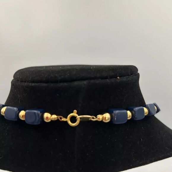 Vintage TRIFARI...Assorted Gold Tone & Navy Blue Lucite Beads Necklace... - Picture 5 of 5